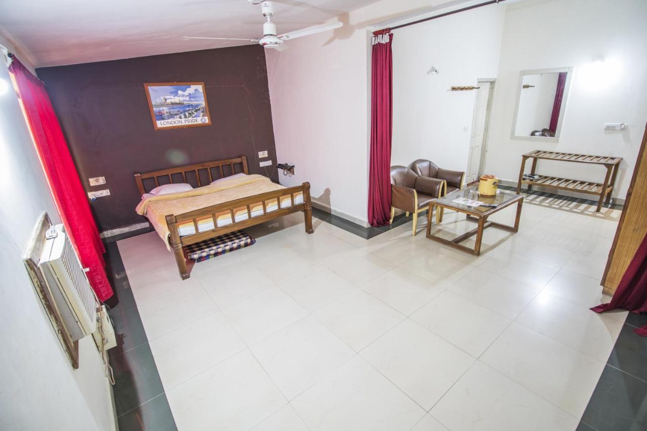 Ark Residency Hotel Pachmarhī Kültér fotó